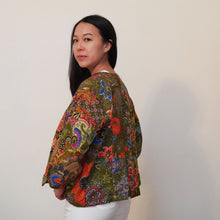 Load image into Gallery viewer, Handmade Thick Quilted Printed Batik Jacket with White Cotton Lining