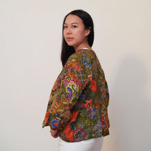 Load image into Gallery viewer, Handmade Thick Quilted Printed Batik Jacket with White Cotton Lining