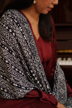 Load image into Gallery viewer, Handmade Batik Scarf - Cotton - Geometric