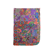 Load image into Gallery viewer, Handmade Reversible Batik Quilt Blanket / Throw - TR0025